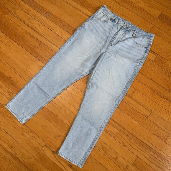 American Eagle Mom Jeans 14 Light Wash High Rise Relaxed Tapered Strigid Denim - Picture 7 of 12